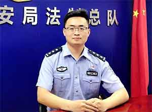 图为北京市公安局法制总队一支队执法检查中队副中队长张辉