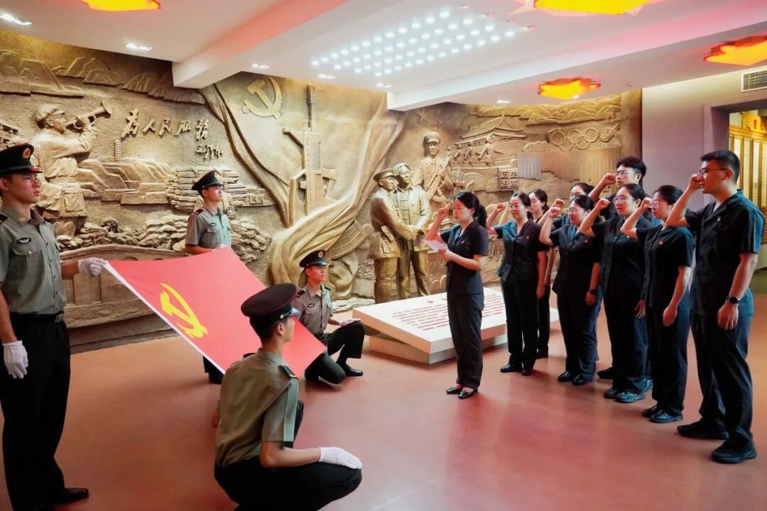 追寻张思德足迹，践行司法为民宗旨 ——</p>北京一中院开展迎八一主题党日活动