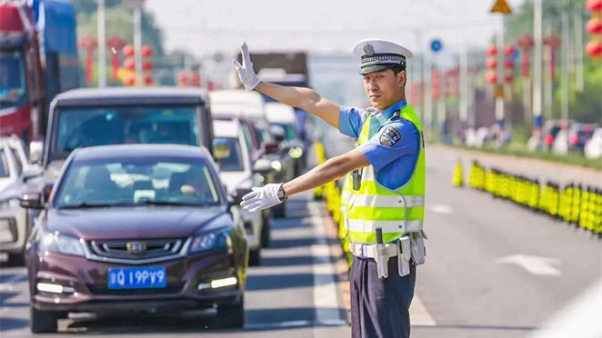 北京警方圆满完成“五一”假期安保工作