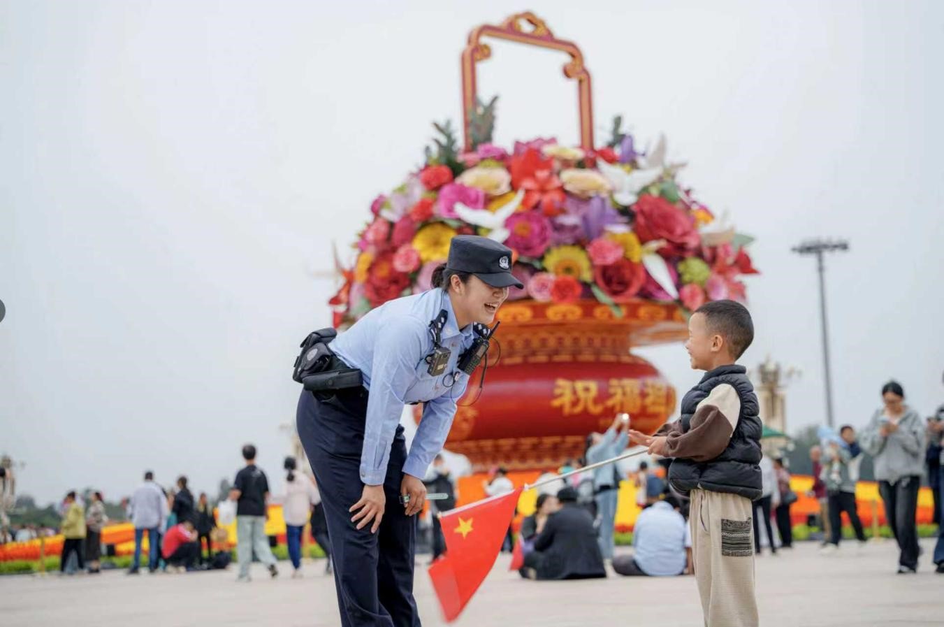 北京警方圆满完成国庆中秋假期安保工作