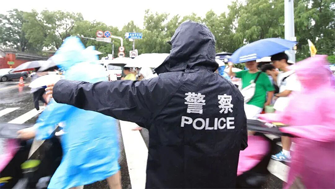 风雨中的北京藏蓝，全程在线！