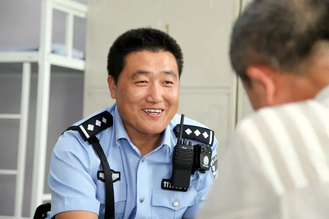 从“国防绿”到“警察蓝” 国庆阅兵的大号手变身成“改造战线”的多面手