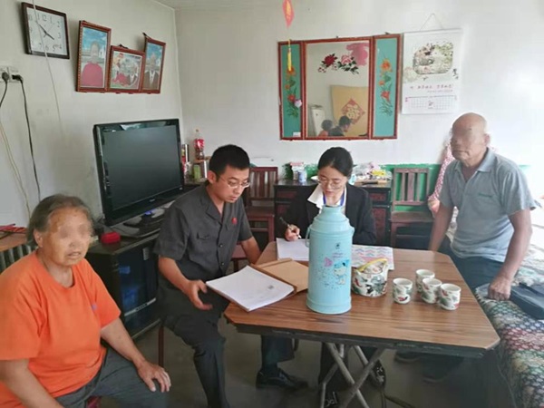 如松挺立护正义