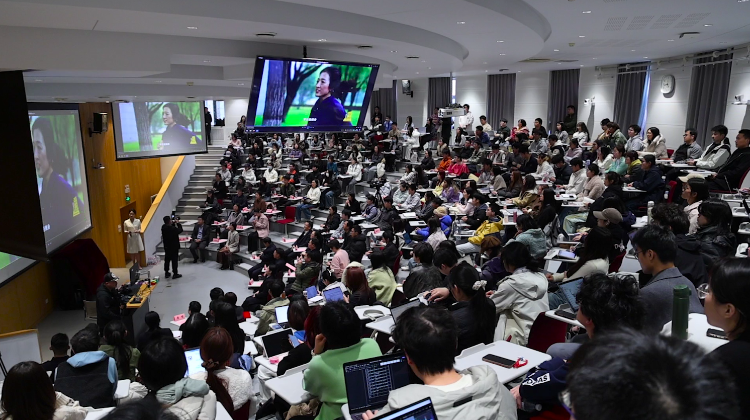 [直击一线]陈禹橦同志先进事迹宣讲团走进清华大学