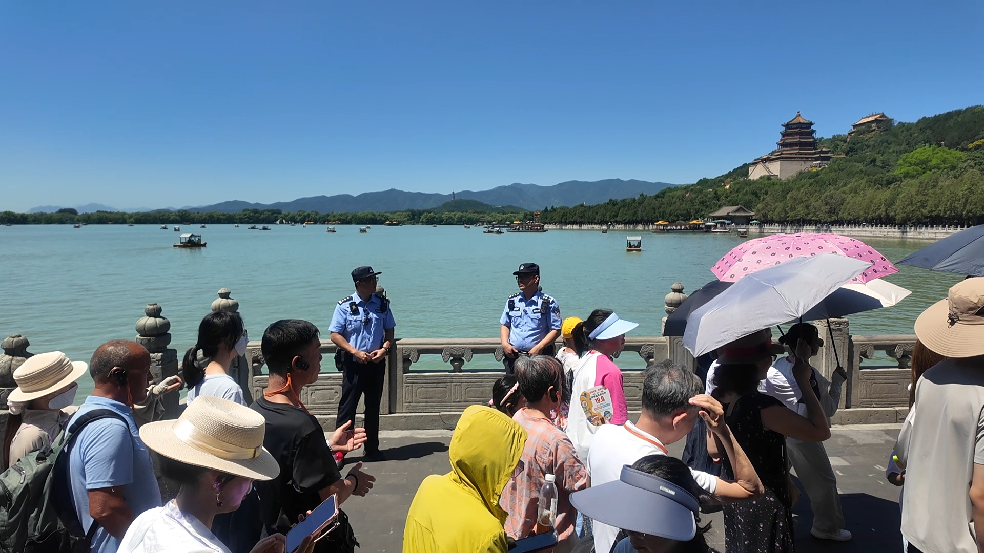 [直击一线]北京警方多措并举确保暑期旅游安全有序