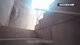 一锅端了！北京警方打掉7人洗钱团伙[00_00_02--00_00_22].gif