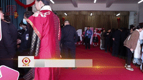 （正常片头）[直击一线]妇女节 非遗传承人走进北京女子强制戒毒所[00_00_06--00_00_26].gif