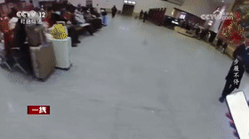 正在出警 步履不停