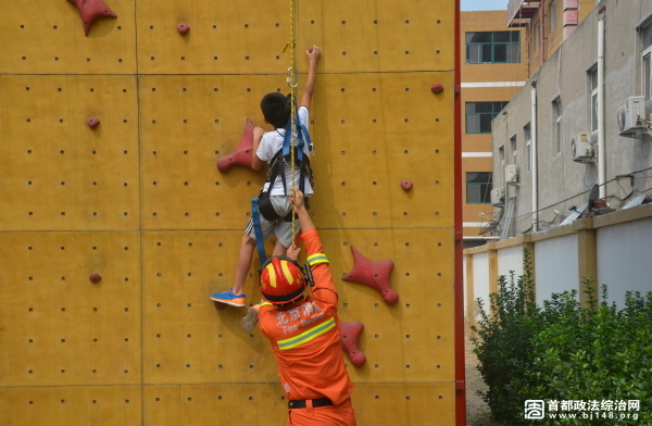 北京大兴消防组织社会家庭体验消防安全