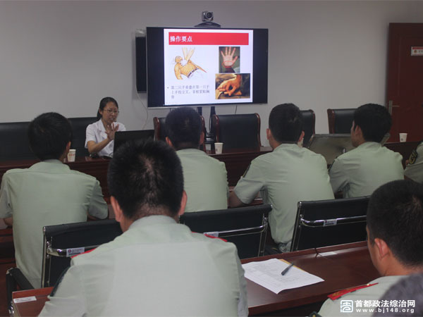 北京大兴消防组织官兵开展急救技能知识培训