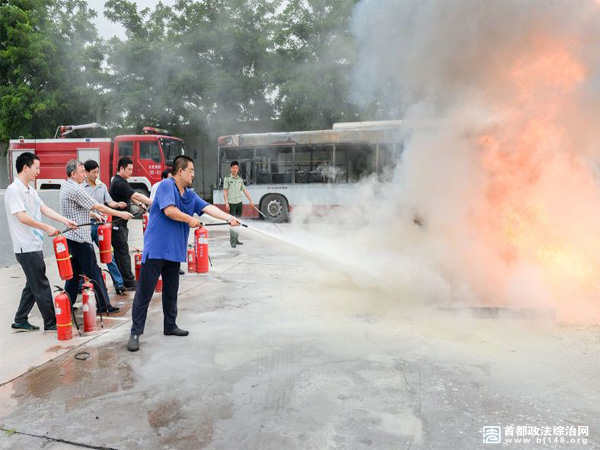 北京消防培训走进党政机关和国企 百余人齐聚学技能