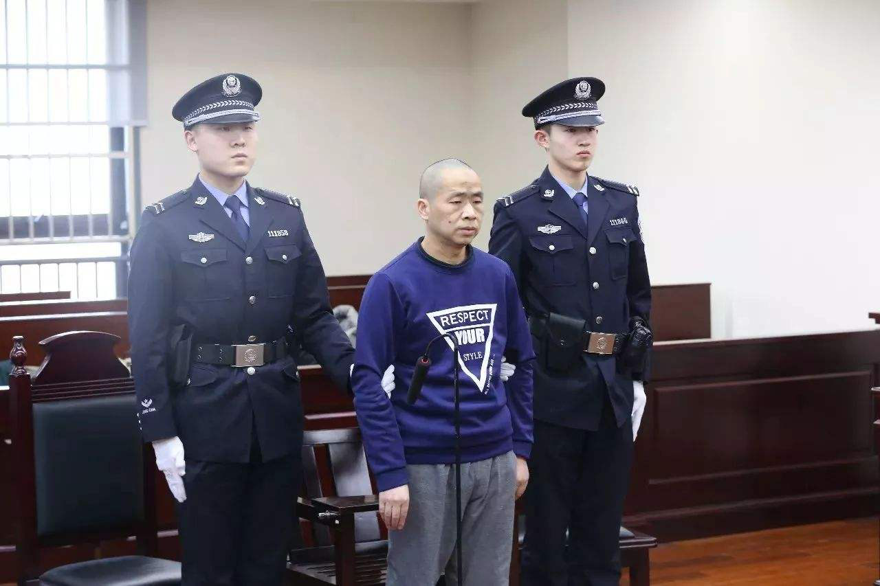 12月26日上午，被告人邹明武因涉嫌强奸罪、强制猥亵罪在海淀法院受审。