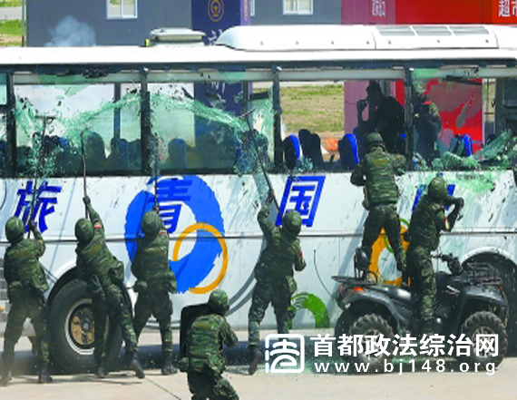 本市2800余警力大规模演练反恐