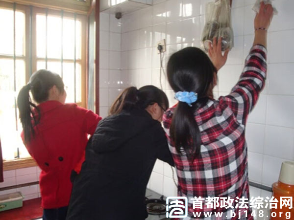 大兴区兴丰街道组织社区志愿者开展孤寡老人志愿服务活动