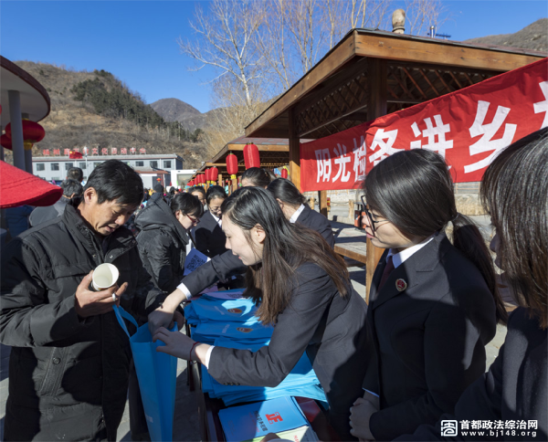 北京市怀柔区检察院借民俗活动开展送法下乡宣传