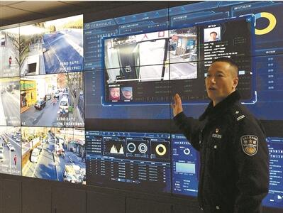 北太平庄副所长王振利讲解智能门禁应用情况