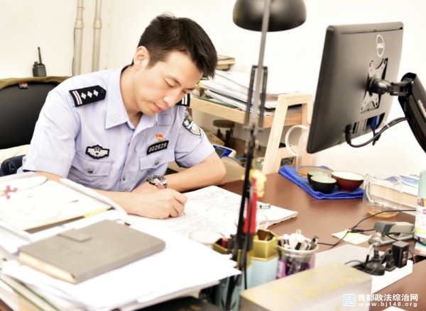 图为北京市公安局刑侦总队法医中心病理室主任陈庆。