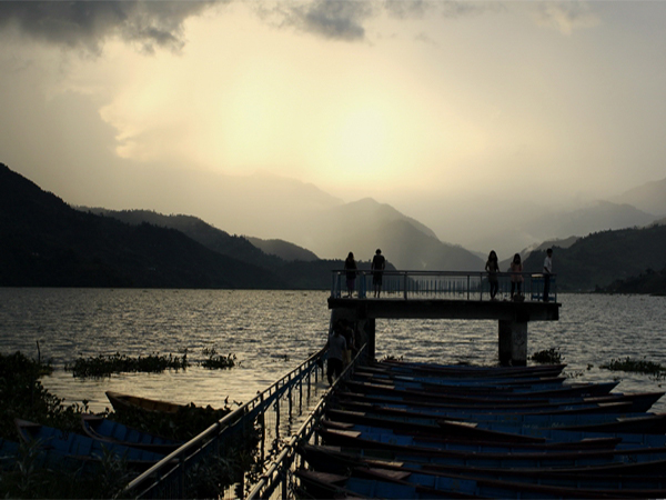 暮色静谧费瓦湖