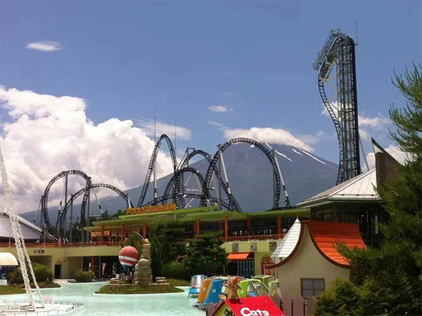 火山脚下的过山车