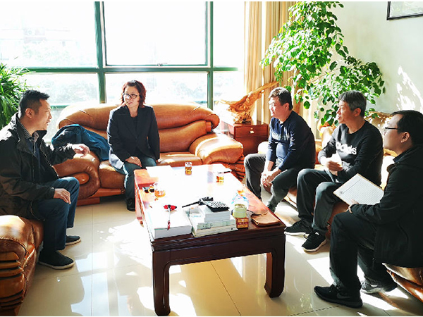 图为座谈现场