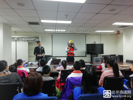 海淀区开展“平安‘童’行，安全相伴”交通安全暨宪法宣传教育活动