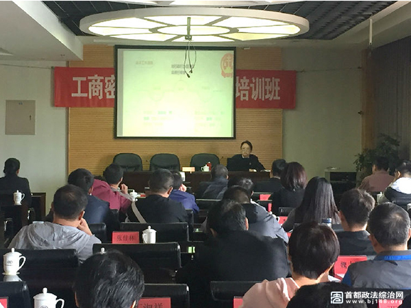 图为授课现场照片