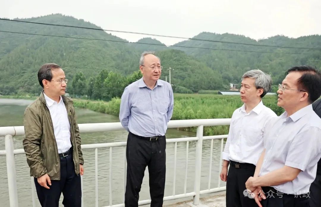 尹力、殷勇前往防汛抢险救援一线检查工作，要求全力保障人民群众生命财产安全和城市运行安全
