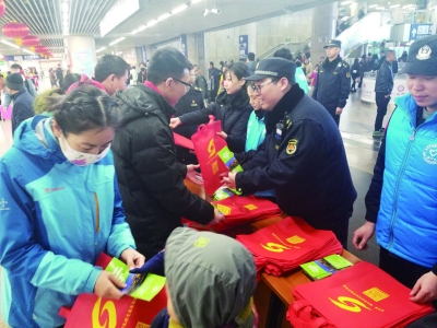 服务春运显温情 北京多部门联动应对返程高峰