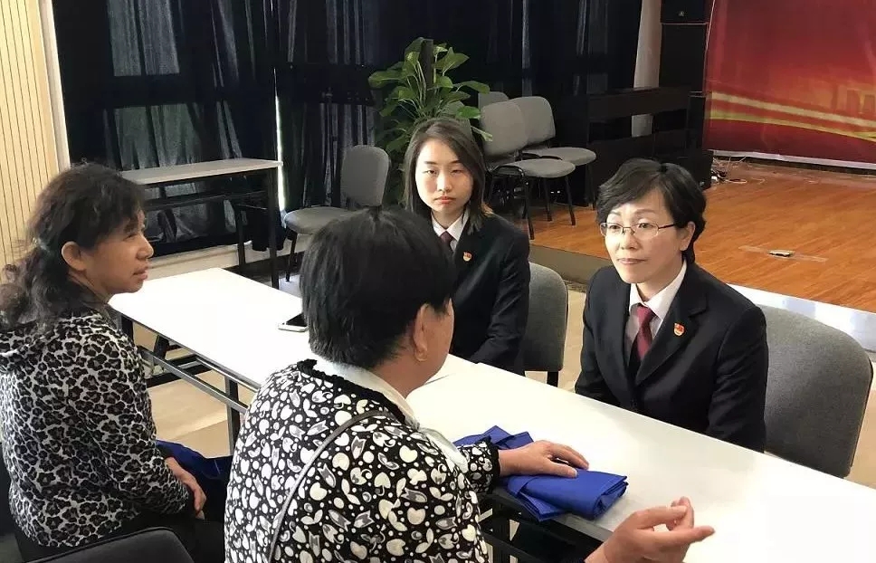 大爷大妈拍手叫好，检察官走社区做了啥？