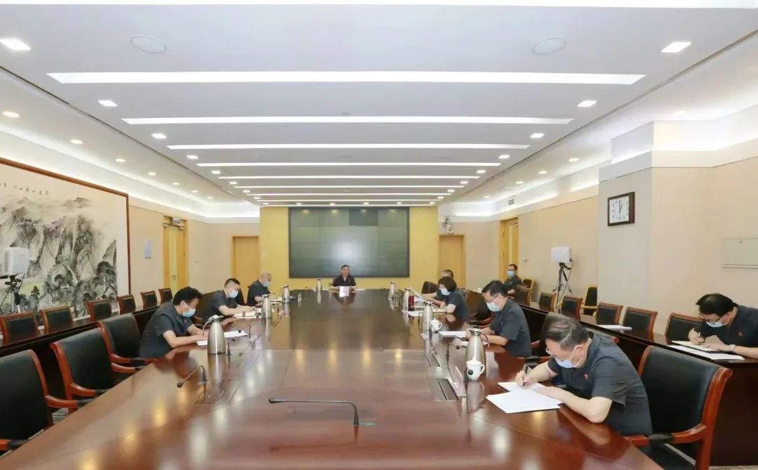7月1日，北京市高级人民法院召开党组（扩大）会议，传达学习贯彻北京市第十三次党代会精神。全市法院要更加自觉地坚持和捍卫“两个确立” ，更加坚定地做到“两个维护” ，进一步推动习近平新时代中国特色社会主义思想和习近平法治思想在首都法院落地生根、开花结果，形成更多生动实践，确保首都法院始终沿着习近平总书记指引的方向砥砺前行。会议强调，高院党组和全市法院要按照党代会要求，增强政治意...