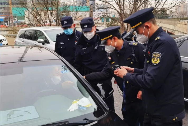 北京公交警方联合市交通执法总队开展整治“黑车”专项行动