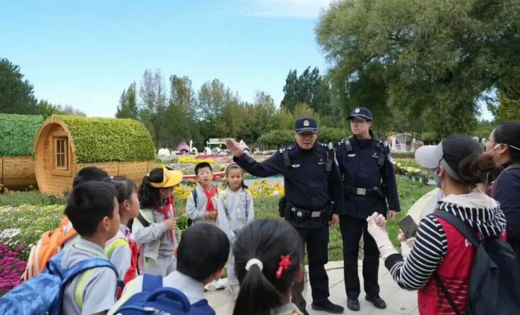 北京警方全力守护国庆假期平安祥和