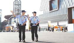 民警在身旁 参展逛展更安心